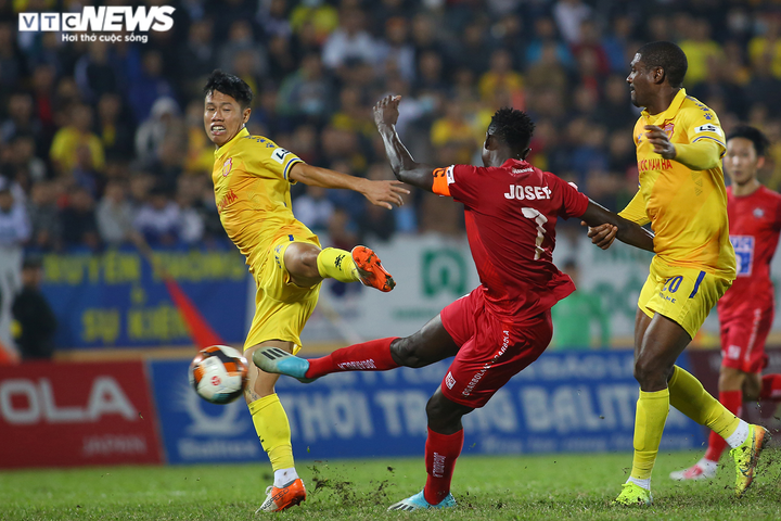 Thua đau đớn lại bị treo giò, cầu thủ Nam Định uất ức khóc nức nở - 5