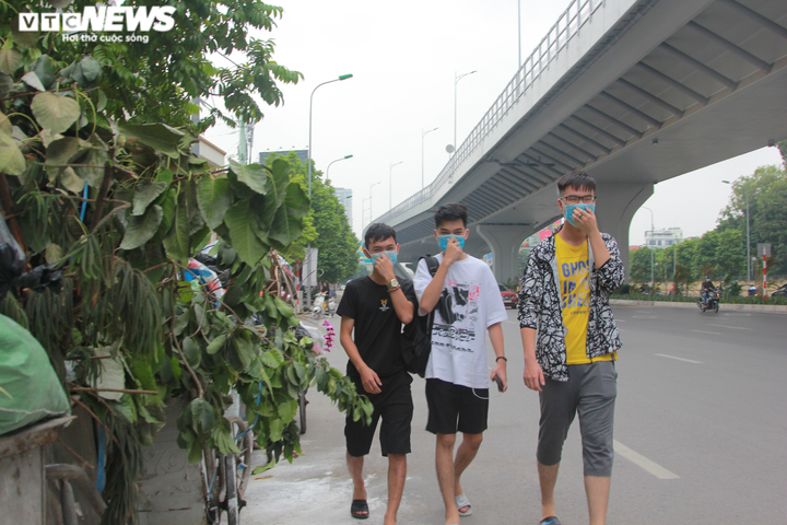 Dân chặn xe vào bãi rác Nam Sơn, rác thải ùn ứ bốc mùi hôi thối khắp phố Hà Nội - 7