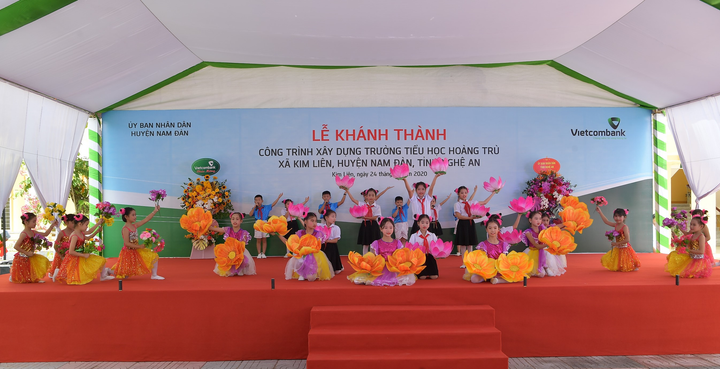 Vietcombank xây dựng trường cho học sinh trên quê hương Chủ tịch Hồ Chí Minh - 3