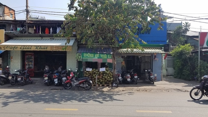 Lại xuất hiện clip nam thanh niên xúi bé trai trộm điện thoại ở TP.HCM - 1