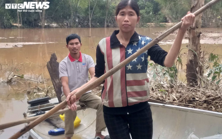 Người hùng vượt lũ dữ xuyên đêm, cứu hơn 300 người mắc kẹt giữa biển nước - 3