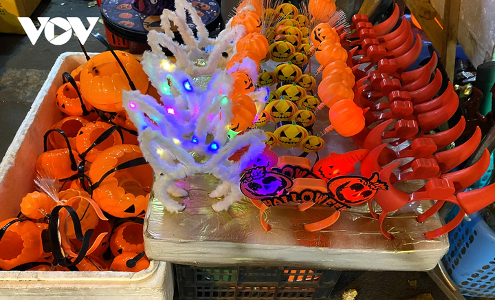 Đồ hóa trang Halloween: Càng ma quái càng hút khách - 4