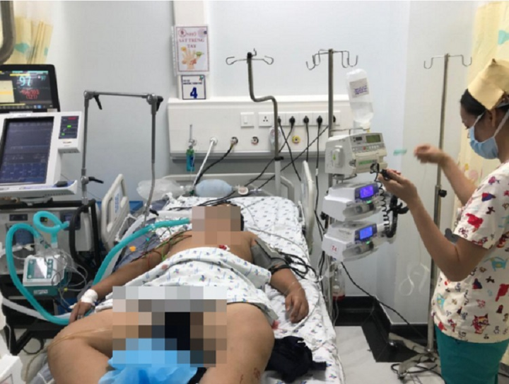 Chơi trò nhấn chìm dưới nước, nam sinh 14 tuổi bị phù phổi suýt chết - 1