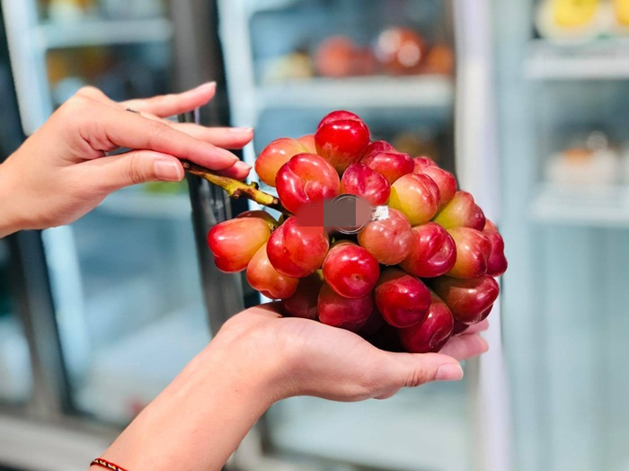 Nho Nhật hình trái tim giá hơn 2 triệu đồng/kg hút nhà giàu Việt - 3