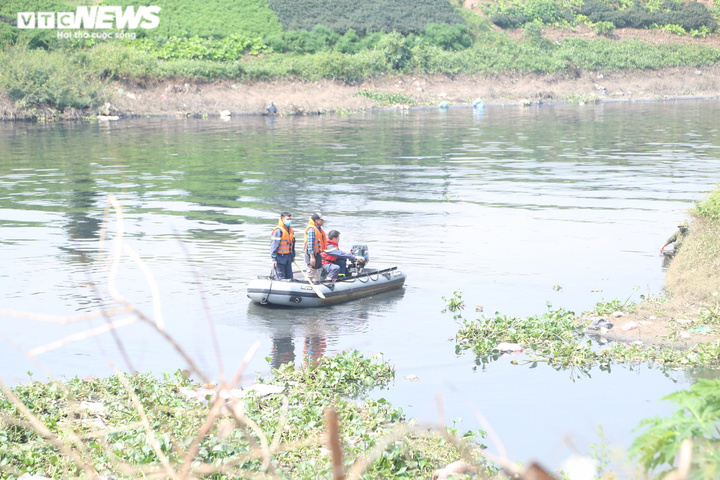Đưa nghi phạm sát hại nữ sinh Học viện Ngân hàng thực nghiệm hiện trường - 8