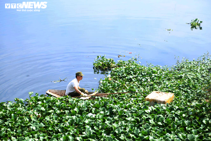 Đưa nghi phạm sát hại nữ sinh Học viện Ngân hàng thực nghiệm hiện trường - 7