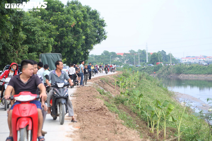 Đưa nghi phạm sát hại nữ sinh Học viện Ngân hàng thực nghiệm hiện trường - 9