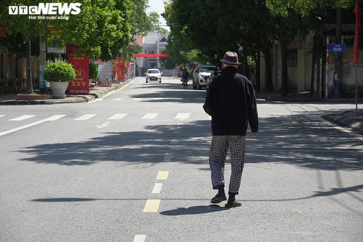 Ảnh: Nhiếp ảnh gia 105 tuổi vẫn rong ruổi xách máy đi tìm cái đẹp - 2