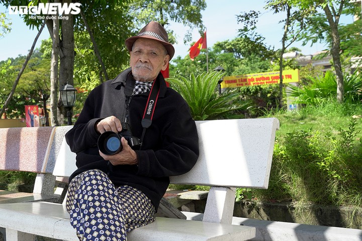 Ảnh: Nhiếp ảnh gia 105 tuổi vẫn rong ruổi xách máy đi tìm cái đẹp - 6