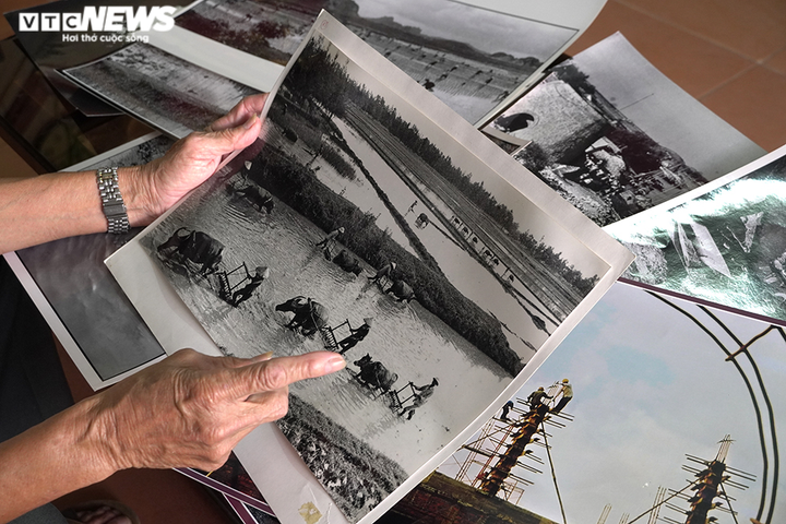 Ảnh: Nhiếp ảnh gia 105 tuổi vẫn rong ruổi xách máy đi tìm cái đẹp - 7