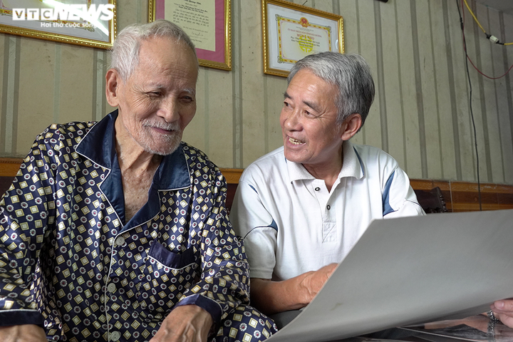 Ảnh: Nhiếp ảnh gia 105 tuổi vẫn rong ruổi xách máy đi tìm cái đẹp - 8