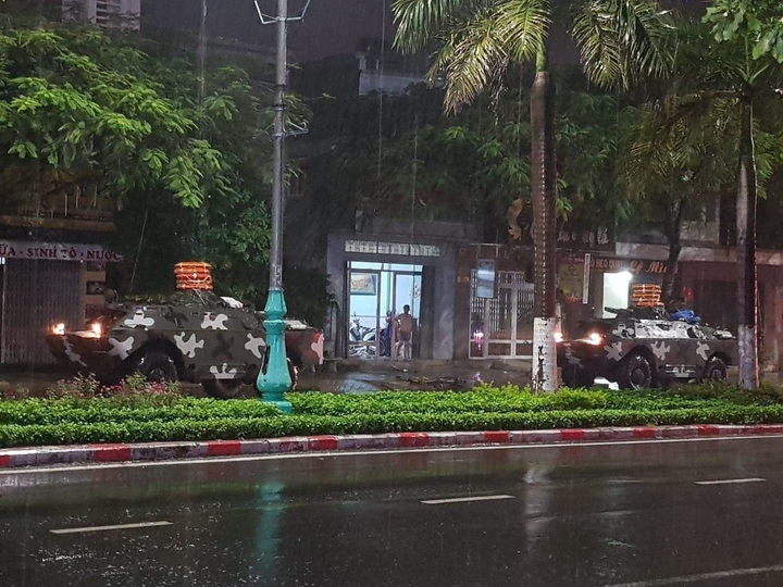 TRỰC TIẾP: Bão số 9 quần thảo Quảng Nam - Quảng Ngãi, hàng loạt nhà sập, tốc mái - 34