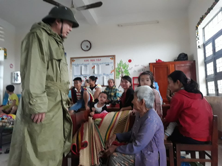 TRỰC TIẾP: Bão số 9 quần thảo Quảng Nam - Quảng Ngãi, hàng loạt nhà sập, tốc mái - 25