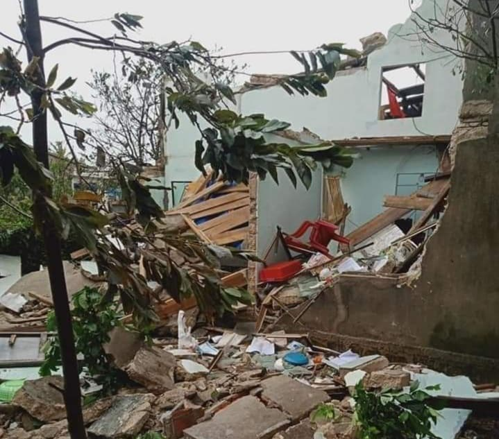 TRỰC TIẾP: Bão số 9 quần thảo Quảng Nam - Quảng Ngãi, hàng loạt nhà sập, tốc mái - 6