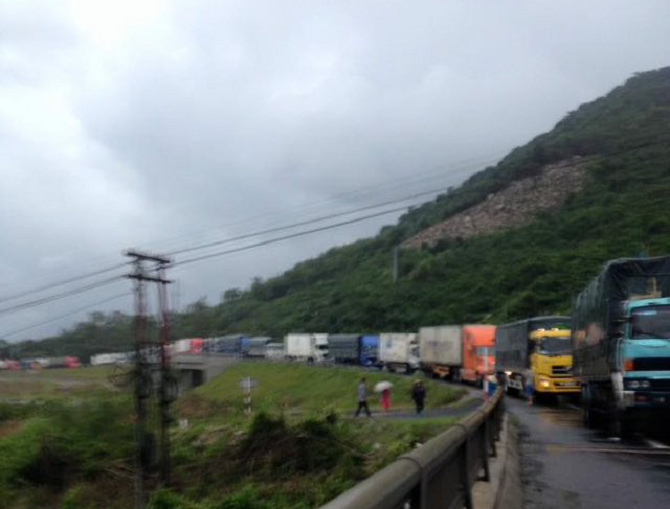 TRỰC TIẾP: Bão số 9 quần thảo Quảng Nam - Quảng Ngãi, hàng loạt nhà sập, tốc mái - 27