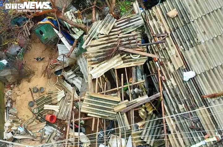 Hàng chục vạn nhà dân, trường học bị bão số 9 tàn phá - 2