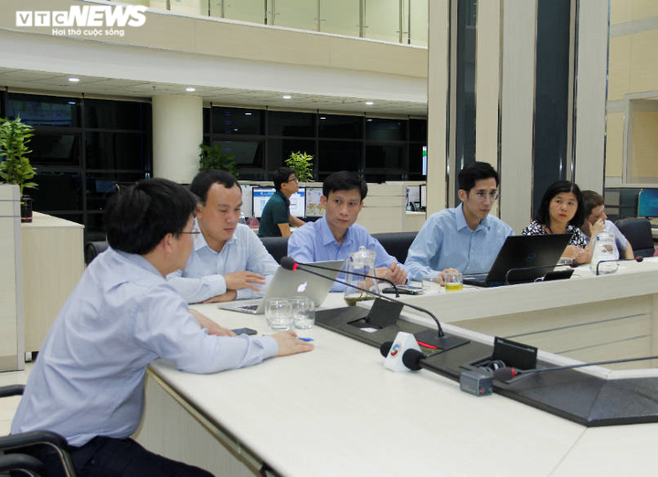 Cán bộ khí tượng thủy văn trắng đêm canh bão số 9 mạnh nhất 20 năm - 3