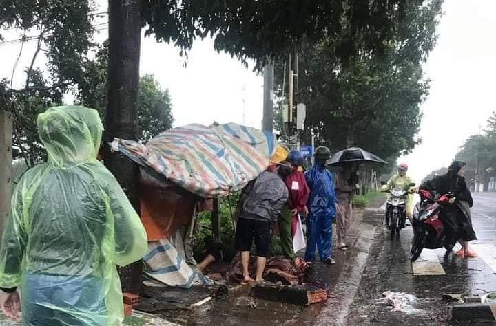 Ảnh: Bão số 9 vừa áp sát đất liền đã gây các thiệt hại khủng khiếp - 6