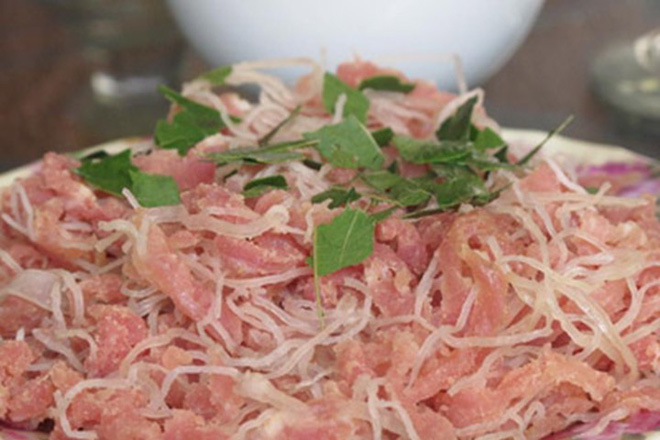 Ngớ ngẩn, liệt tứ chi, thậm chí mất mạng từ thói quen ăn thịt tái, sống - 1