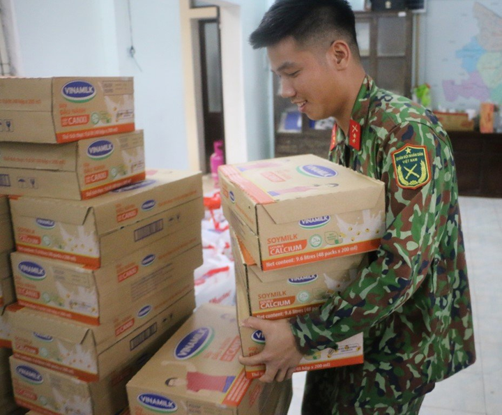 Người lao động Vinamilk góp ngày lương, hỗ trợ miền Trung gần 4 tỷ đồng - 2