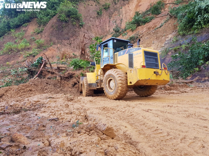 Phó Thủ tướng Chính phủ: Tìm kiếm cứu nạn nhưng phải đảm bảo an toàn - 2