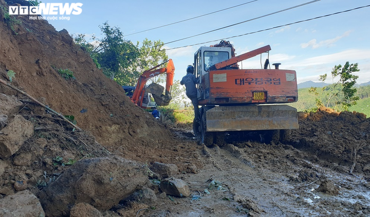 Cả nhà bí thư xã Trà Leng mất tích trong vụ sạt lở vùi lấp 53 người ở Quảng Nam - 2