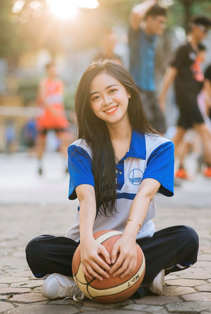 Ảnh: Nữ sinh xinh đẹp, sở hữu nụ cười tỏa nắng, đam mê hoạt động tình nguyện - 4