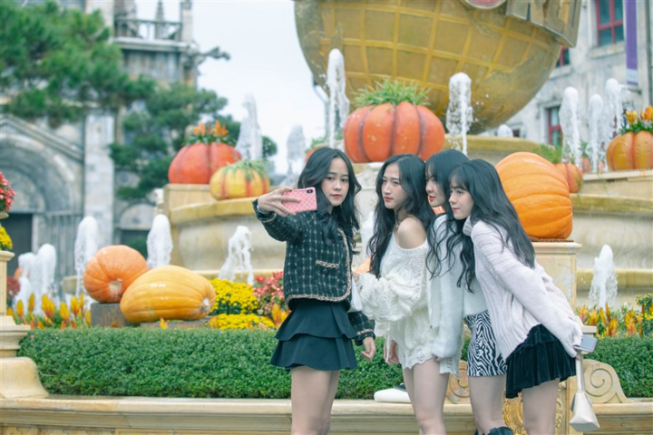 31/10 này, xứ sở Cầu Vàng 'biến hình' với lễ hội Halloween - 2