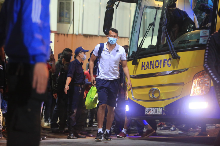 Trực tiếp Viettel 0-0 Hà Nội FC: Tấn Trường cứu thua xuất sắc - 4