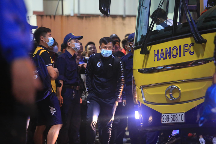 Trực tiếp Viettel 0-0 Hà Nội FC: Tấn Trường cứu thua xuất sắc - 6