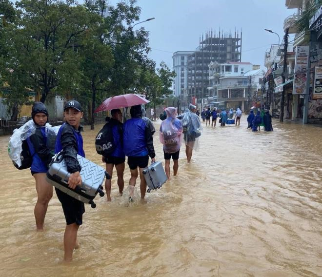 Bộ Y tế yêu cầu các bệnh viện ‘kích hoạt’ đội cơ động hỗ trợ vùng lũ lụt - 1