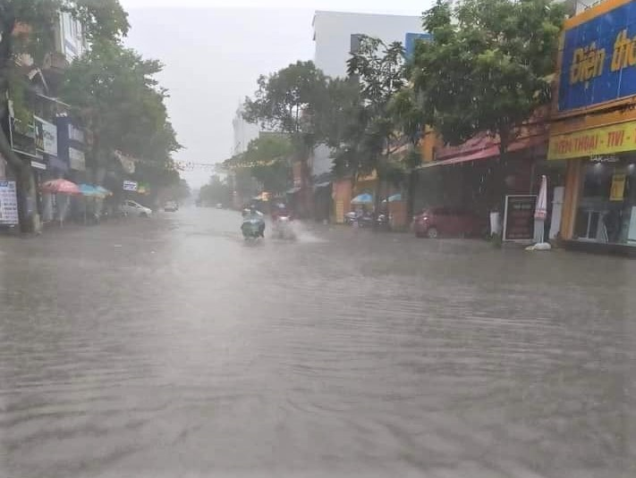 Hàng loạt hồ thủy điện, thủy lợi ở Nghệ An bắt đầu xả lũ - 2