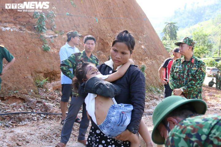 Những hình ảnh đầu tiên của các nạn nhân vụ sạt lở kinh hoàng ở Quảng Nam - 3