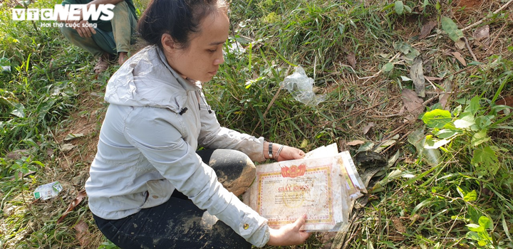 Đau thương bao trùm ngôi làng bị sạt lở núi chôn vùi trong nháy mắt - 4