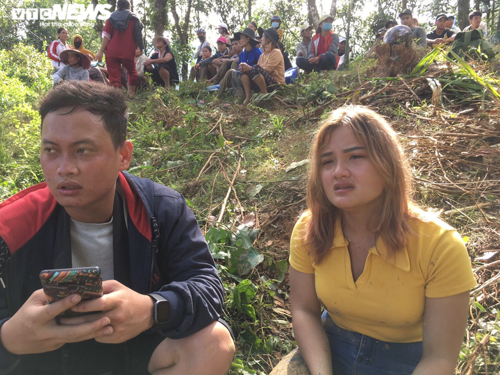 Ảnh: Tan hoang cảnh sạt lở vùi lấp 11 ngôi nhà khiến 19 người chết và mất tích - 9