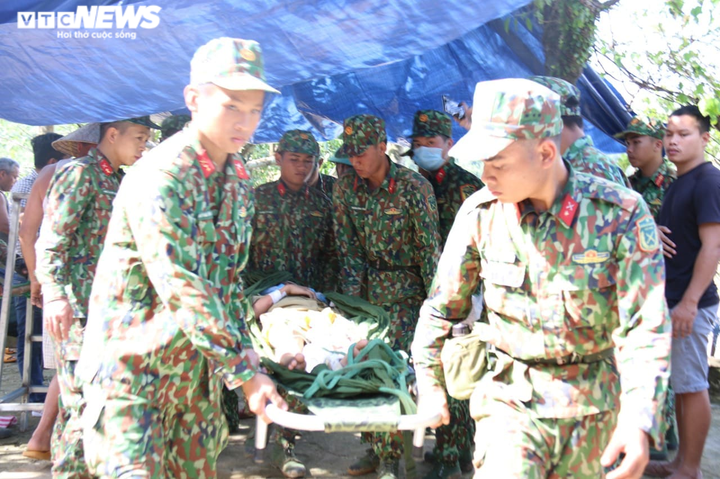 Những hình ảnh đầu tiên của các nạn nhân vụ sạt lở kinh hoàng ở Quảng Nam - 2