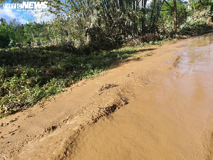 Ảnh: Gian nan con đường tiếp cận khu vực sạt lở vùi lấp 43 người ở Quảng Nam - 6