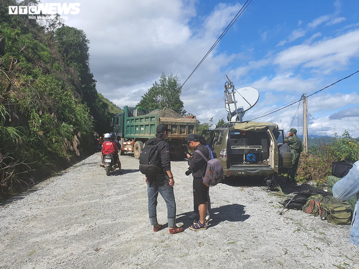 Ảnh: Gian nan con đường tiếp cận khu vực sạt lở vùi lấp 43 người ở Quảng Nam - 9