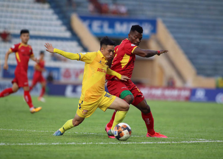 Cuộc chiến trụ hạng: Nam Định hay Quảng Nam phải chia tay V-League? - 4