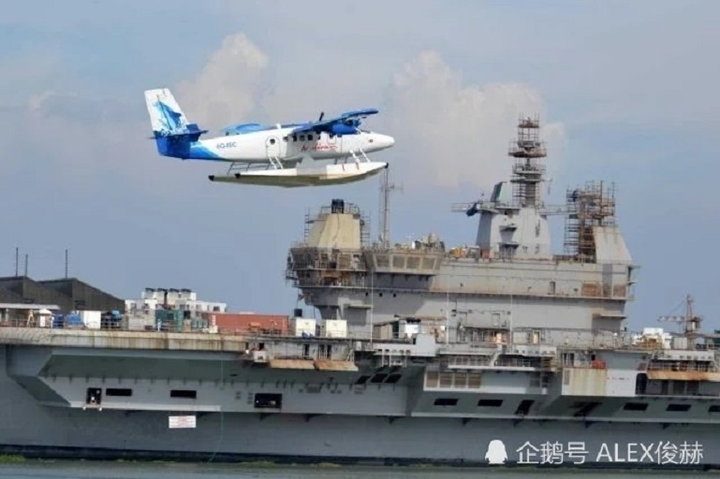 Đóng hơn chục năm vẫn chưa ra biển, tàu sân bay Ấn Độ thành điểm tham quan - 2