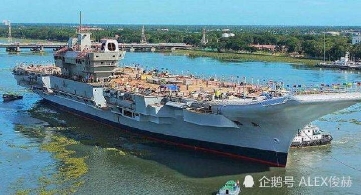 Đóng hơn chục năm vẫn chưa ra biển, tàu sân bay Ấn Độ thành điểm tham quan - 1