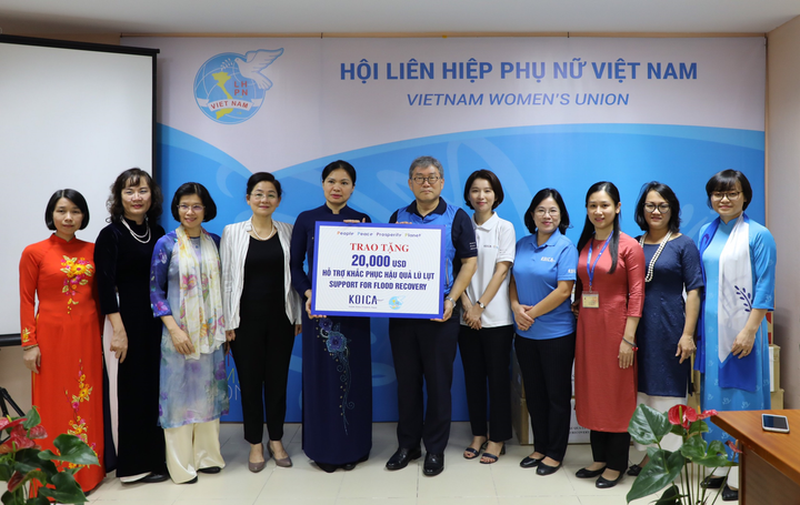 KOICA trao gói hỗ trợ 20.000 USD khắc phục thiệt hại lũ lụt ở miền Trung - 1