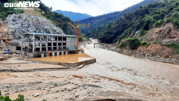 Giải cứu 80 công nhân thủy điện Đăk Mi 2 bị mắc kẹt - 1