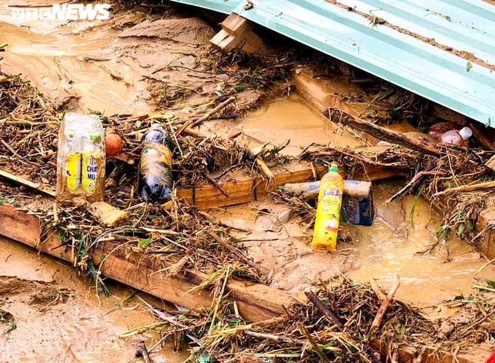 Rợn người đường vào hiện trường sạt lở vùi lấp 11 người ở Phước Lộc, Quảng Nam - 2