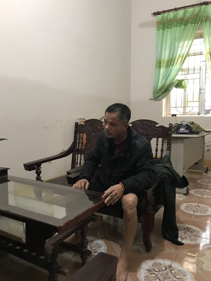 Mượn thuyền cứu hộ không thành, vác dao đâm thủng - 2