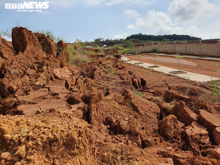 Dự án gần 1000 tỷ đồng ở Đắk Nông lại tiếp tục sụt lún nghiêm trọng - 6