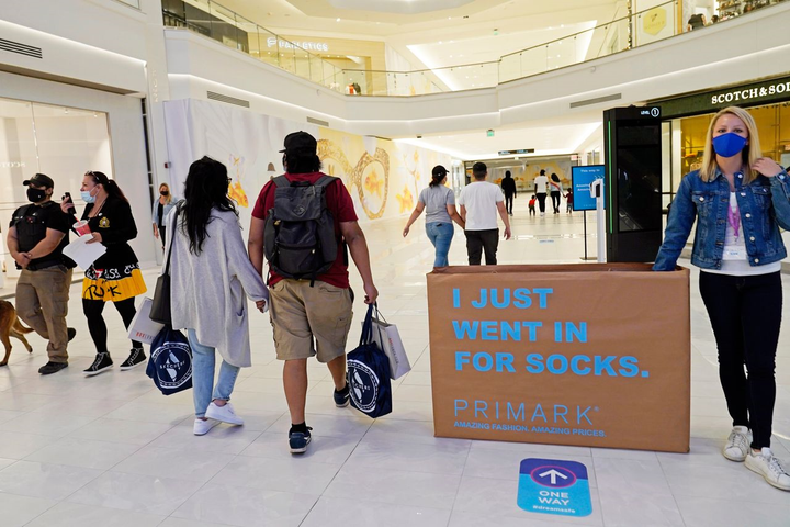 Kinh tế Mỹ phục hồi kỷ lục vẫn không 'đỡ' được COVID-19 - 1