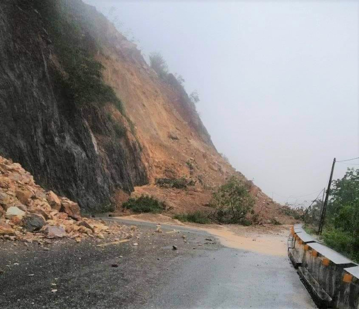 Ảnh: Lũ tràn về trong đêm, người dân Nghệ An lên mạng xã hội kêu cứu - 10