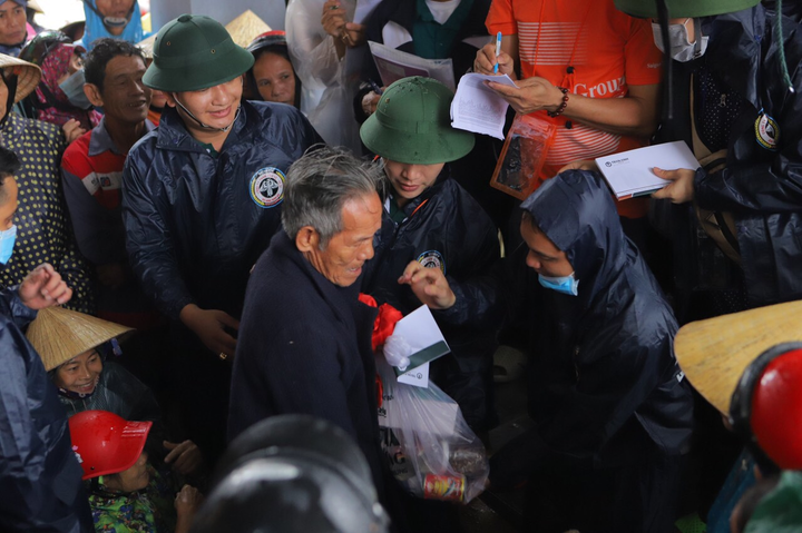 Trần Anh Group sẻ chia yêu thương cùng đồng bào miền Trung lũ lụt - 1