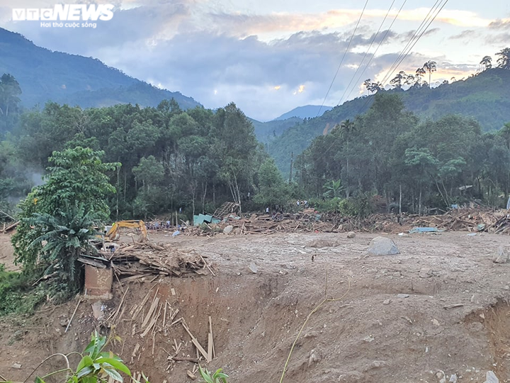 Dùng chó nghiệp vụ, flycam tìm kiếm, phát hiện thi thể trẻ em ở Trà Leng - 1